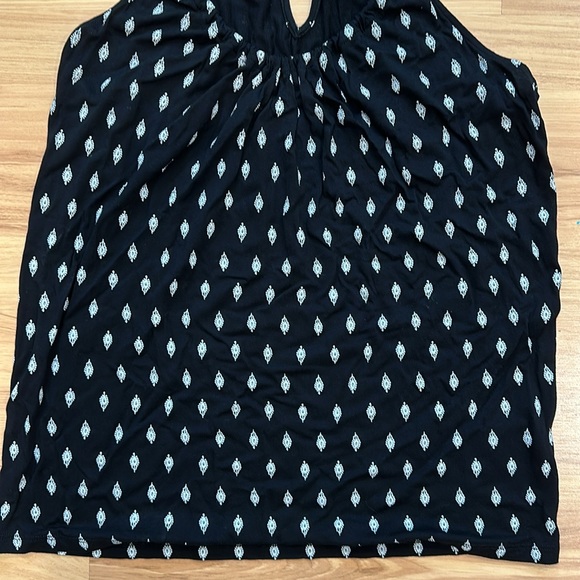 Old navy black and white top - Picture 4 of 5
